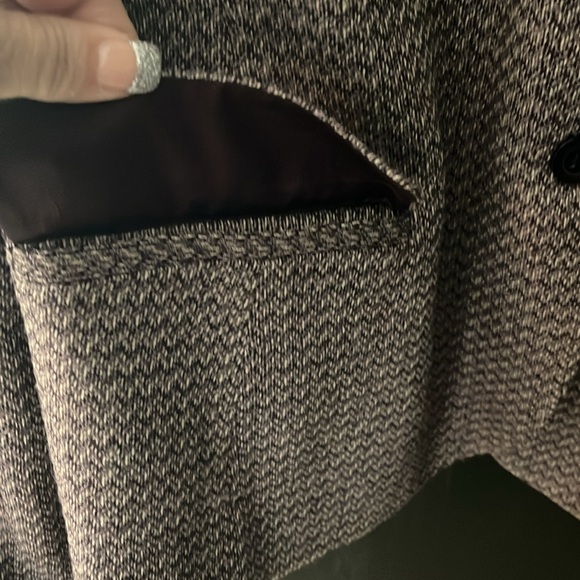 Beautiful maroon blazer 50% wool size 16 Irena Rowan two buttons in front PTP 22 - Picture 3 of 8